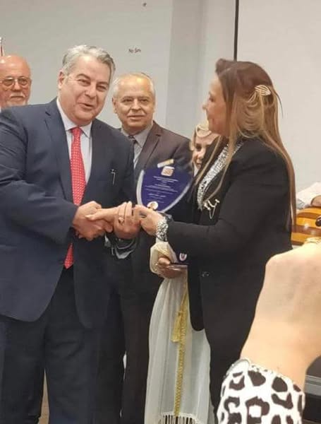 ملتقى النشامى للجالية الاردنية حول ألعالم يهنئ الدكتور الأردني المبدع عماد شبلاق على درع الإبداع والعطاء لعام ٢٠٢٢ تقديراً له على جهوده الثقافية في أرض المهجر.وقد منحه هذا الدرع المركز الإعلامي الثقافي العراقي/فرع استراليا .. وحيا الله بالنشامى 🌹🌹